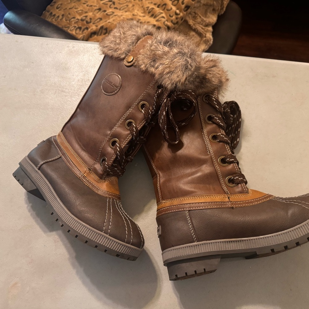 Women’s Snow Boots; Size 8; Like New; London Fog; Brown